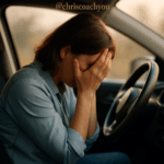 Parent solo en détresse émotionnelle dans sa voiture